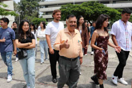 A sus 74 años, viene de intercambio académico a la UAG