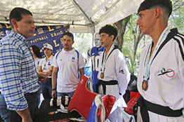 Llevan a estudiantes de la Universidad Autónoma de Coahuila (UAdeC) a Feria del Empleo 