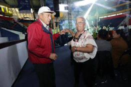 Asistentes a la FUL 2024 bailan al ritmo de salsa y cumbia  