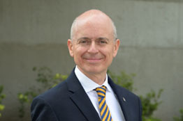 Alfred Barry U´Ren Cortés asume la dirección del Instituto de Ciencias Nucleares 