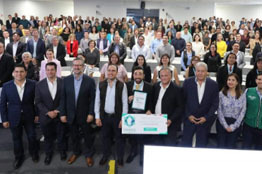 Orgullo la Universidad Autónoma de Coahuila, Reconoce a Egresado