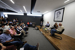 Analizan la función de intelectuales y académicos frente al poder, en la Universidad de Guadalajara