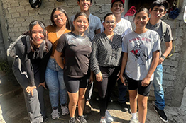 Estudiantes de bachillerato en Colima transforman vidas de personas de la tercera edad