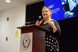 Estudiantes de CETYS exploran el futuro legal de la IA y la bioética con cátedra Compostela 2024