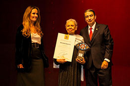 Premio Peyote de la Universidad Autónoma de San Luis Potosí a Luisa Huertas, una celebración a su pasión y convicción por el arte: rector