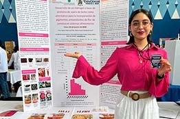 Estudiante de la Universidad Veracruzana desarrolla pigmento natural a base de flor de Jamaica