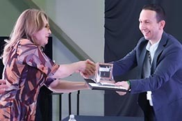 Docente de la Universidad Autónoma de Chihuahua recibe premio ANUIES por Innovación Educativa