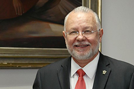 Trino Padilla es nombrado presidente de la Feria Internacional del Libro de Guadalajara