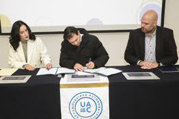 Construye Universidad Autónoma de Coahuila puentes internacionales con la firma de Convenio con la Oxford University Press 