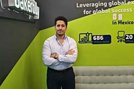 La ética y la preparación constante, pilares de su éxito: egresado