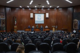   Imparte Olimpia Coral Melo conferencia en la Universidad Autónoma de Querétaro, sobre violencia digital y derechos en internet