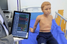 Estudiantes de medicina de la UAA cuentan ahora con novedoso simulador pediátrico, único en el estado